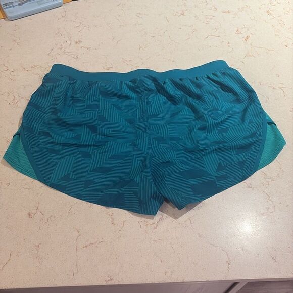 Under Armour athletic shorts SZ large - Picture 5 of 9